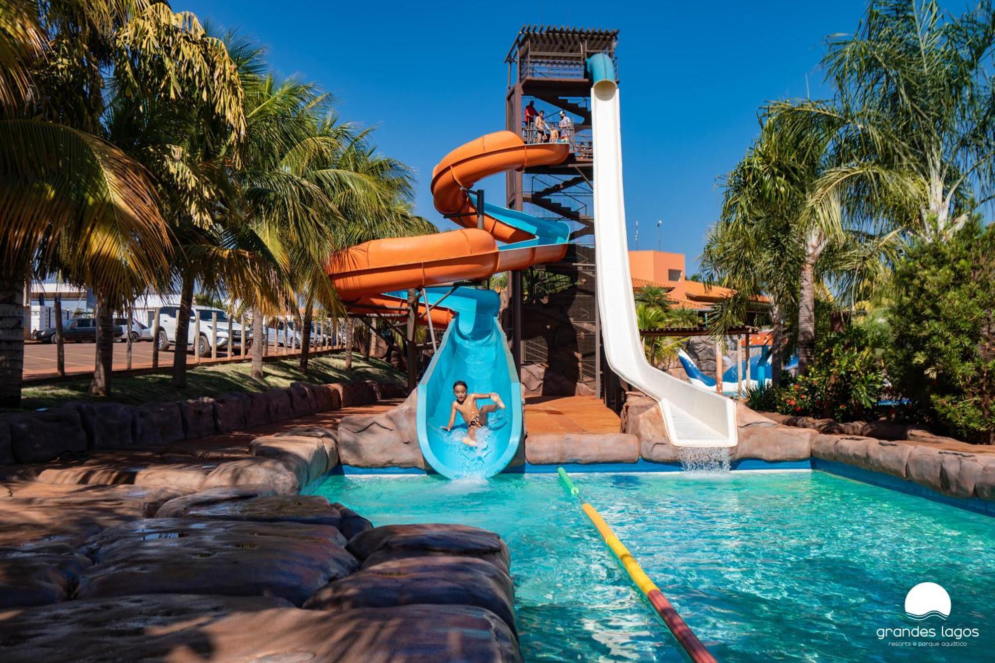 Grandes Lagos Resorts E Parque Aquatico Santa Clara d'Oeste Exterior photo