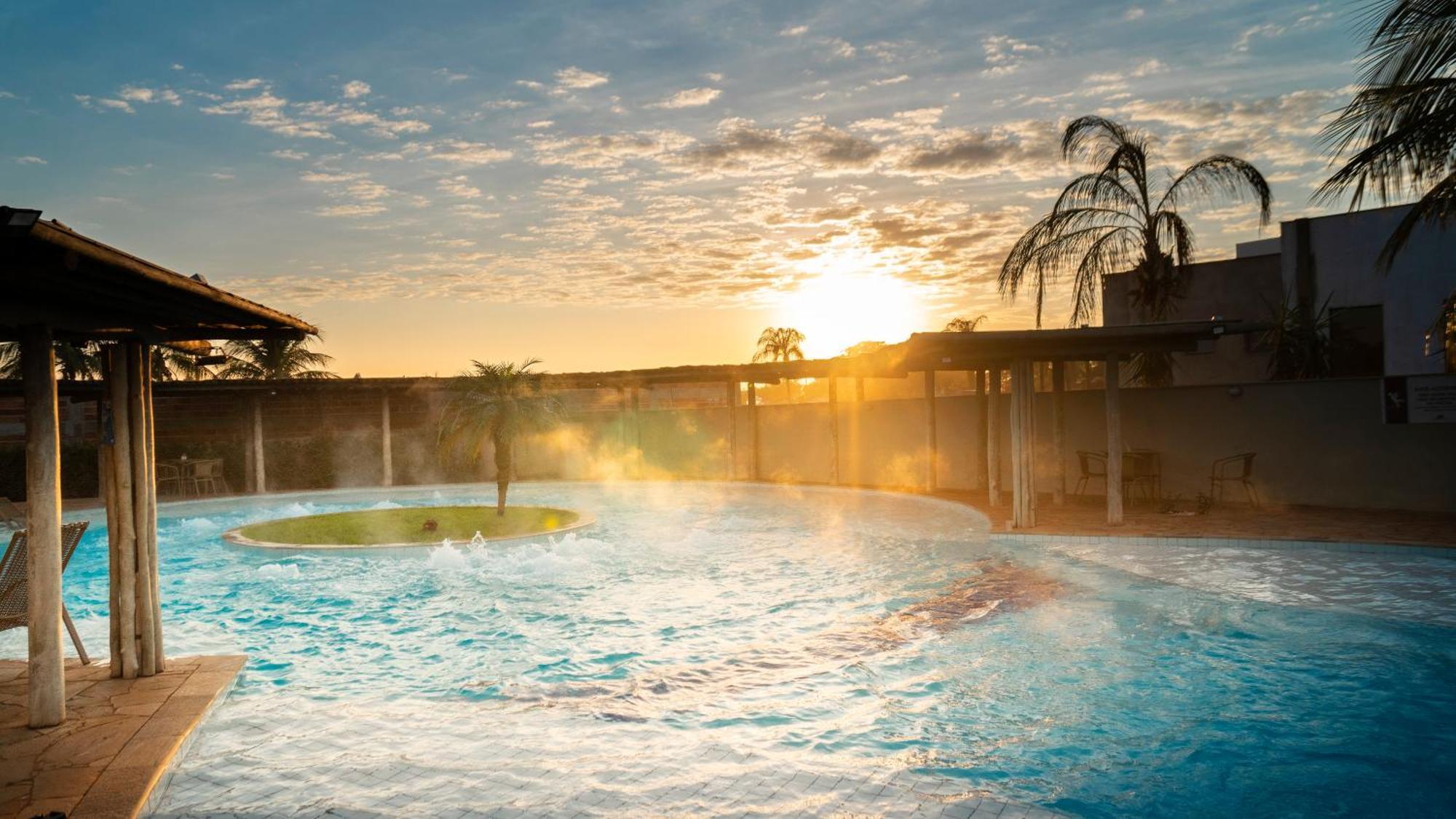 Grandes Lagos Resorts E Parque Aquatico Santa Clara d'Oeste Exterior photo