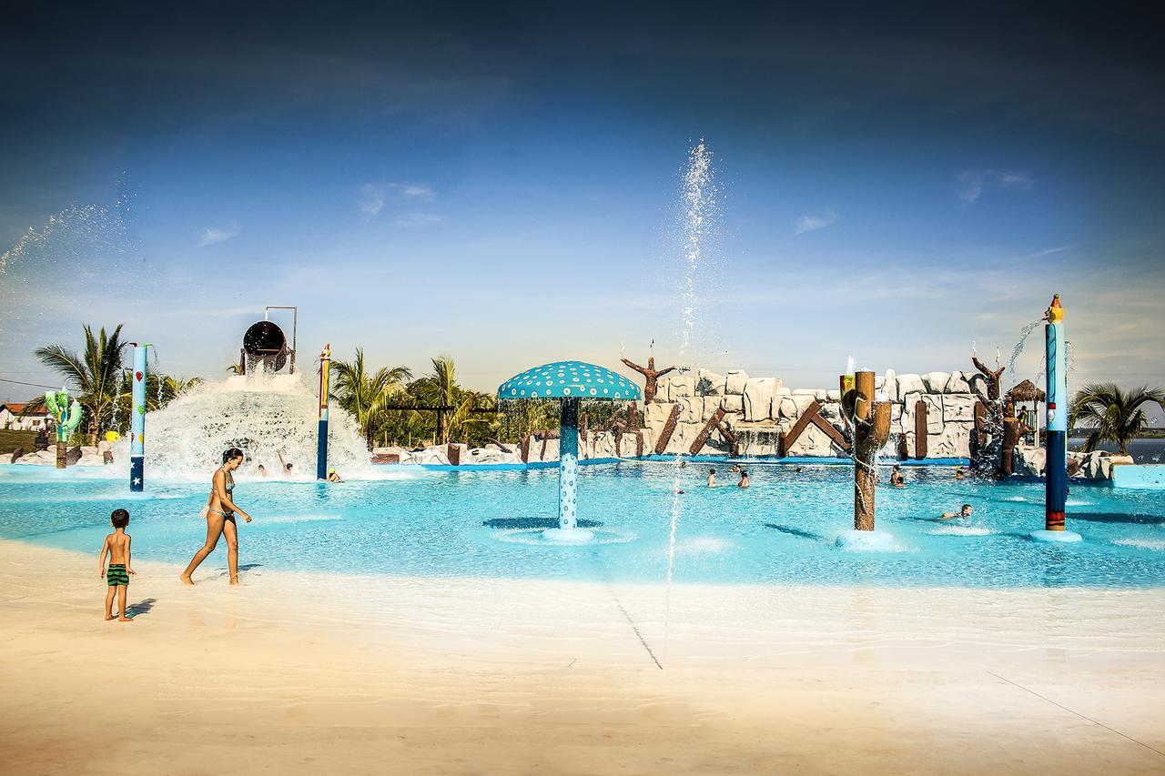 Grandes Lagos Resorts E Parque Aquatico Santa Clara d'Oeste Exterior photo
